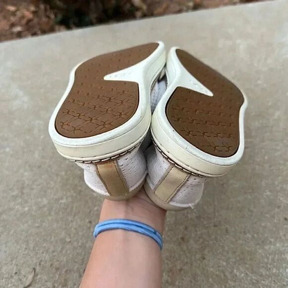 Ugg Women's Sammy Slip Ons - Picture 9 of 14